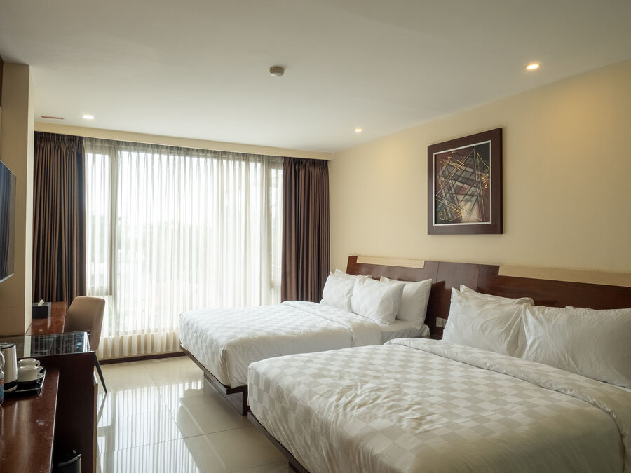 Deluxe Room — 6